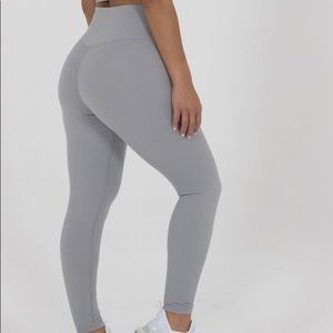 Light grey leggings